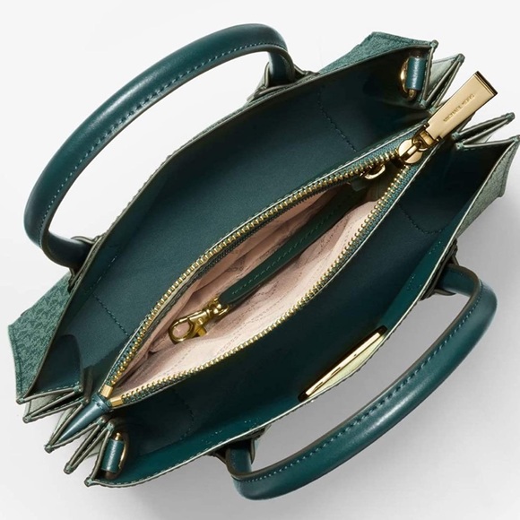 👜💕- NWT Michael Kors Medium Messenger - Picture 7 of 7